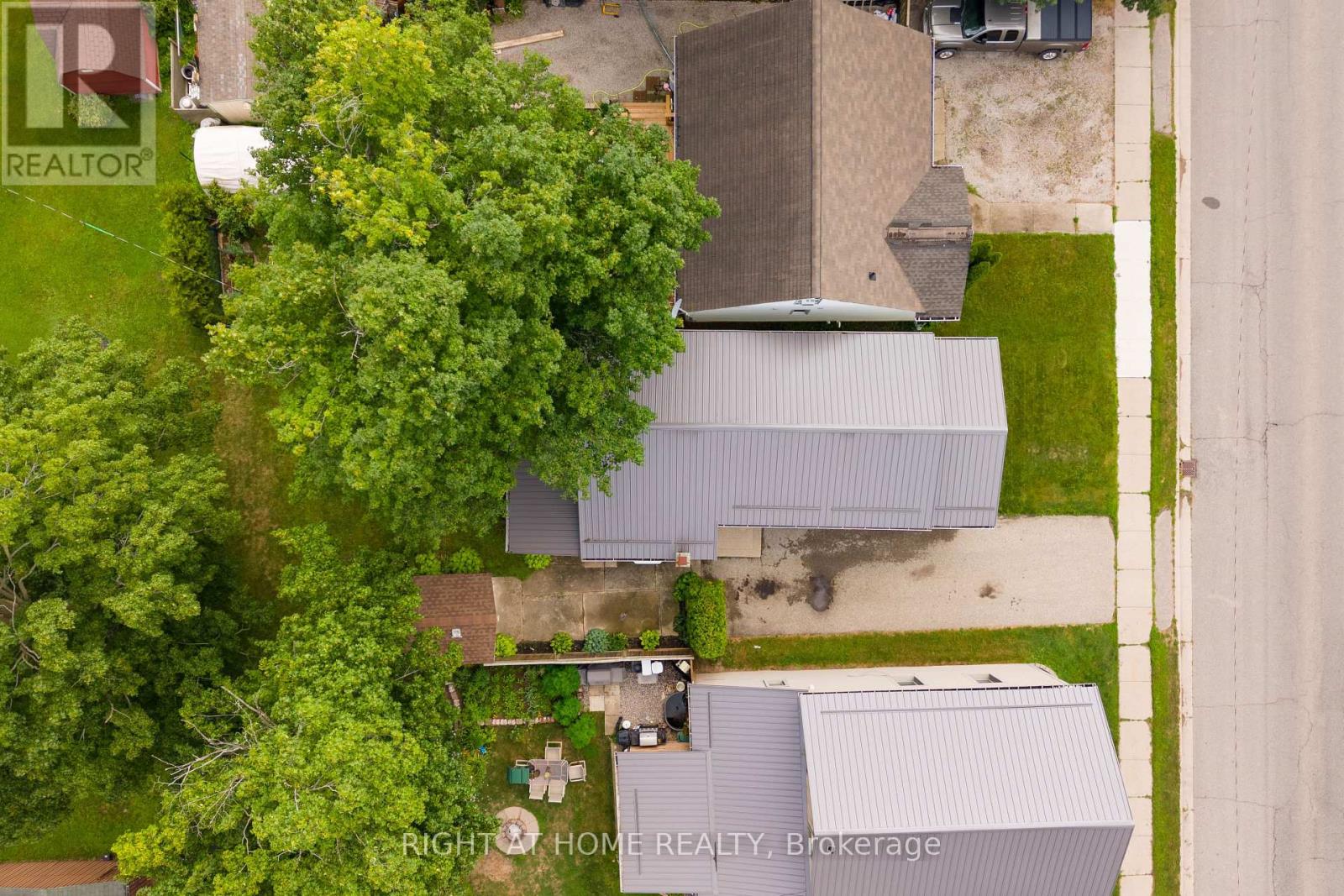 335 Talbot Street E Property Photo 30