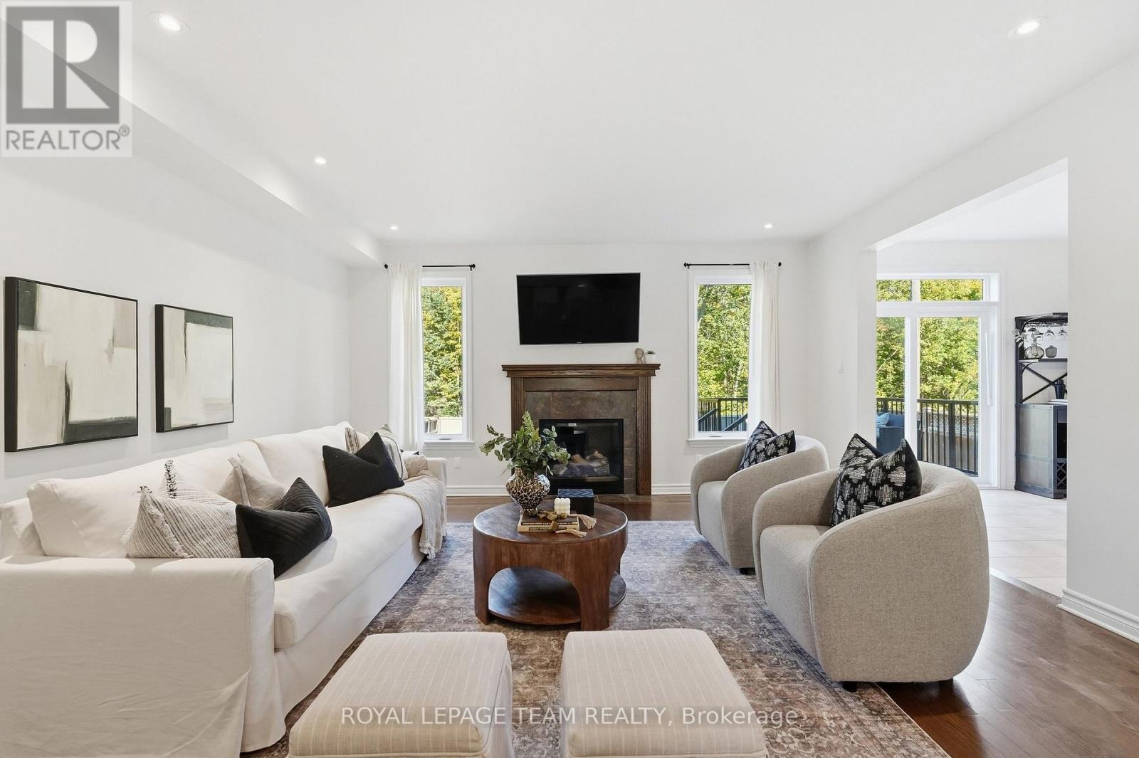 708 Eagle Crest Heights Property Photo 4