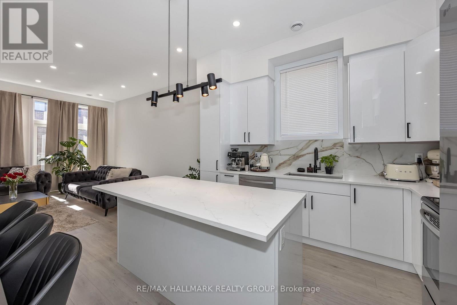468 Mutual Street Property Photo 11