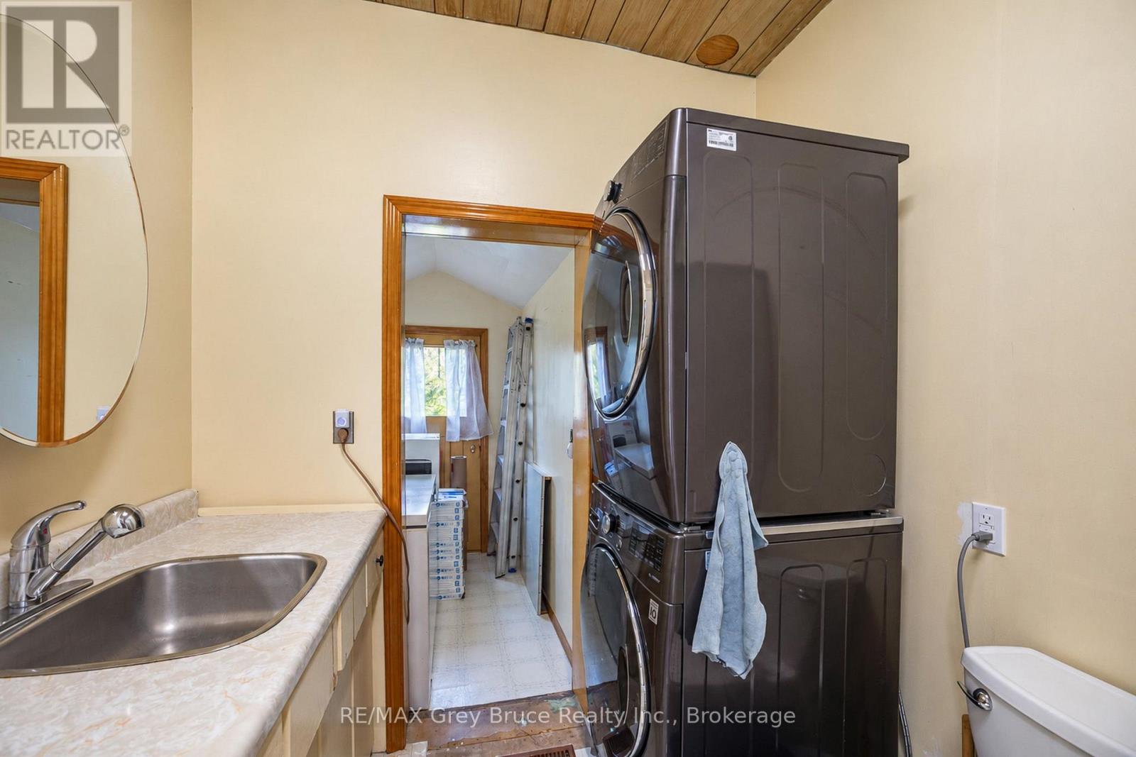 213 Victoria Street Property Photo 19