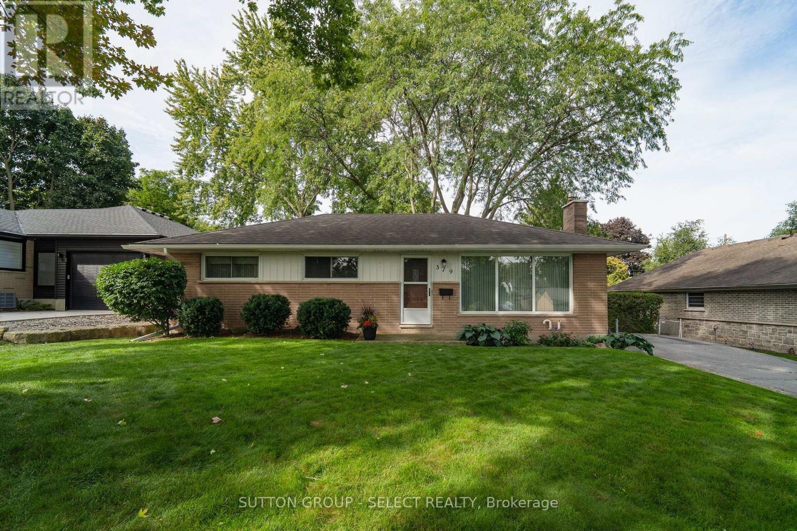 379 Willard Crescent Property Photo 1