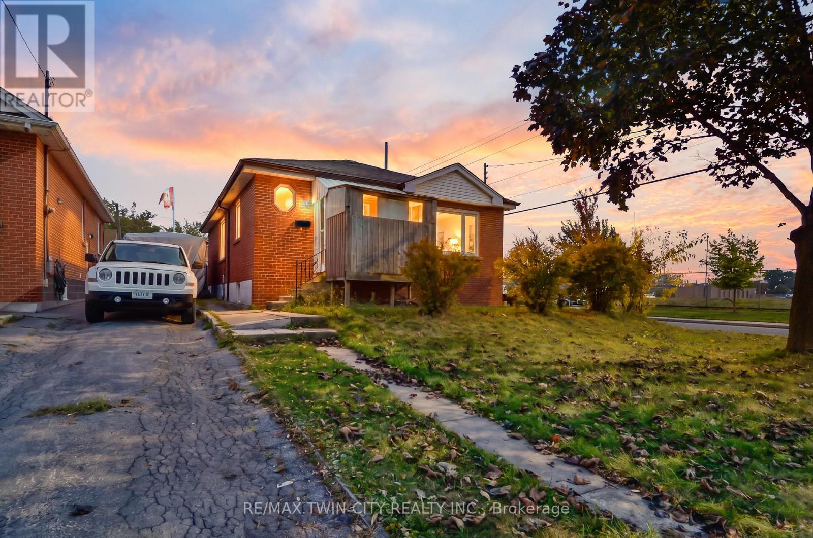 66 Walter Avenue N Property Photo 1