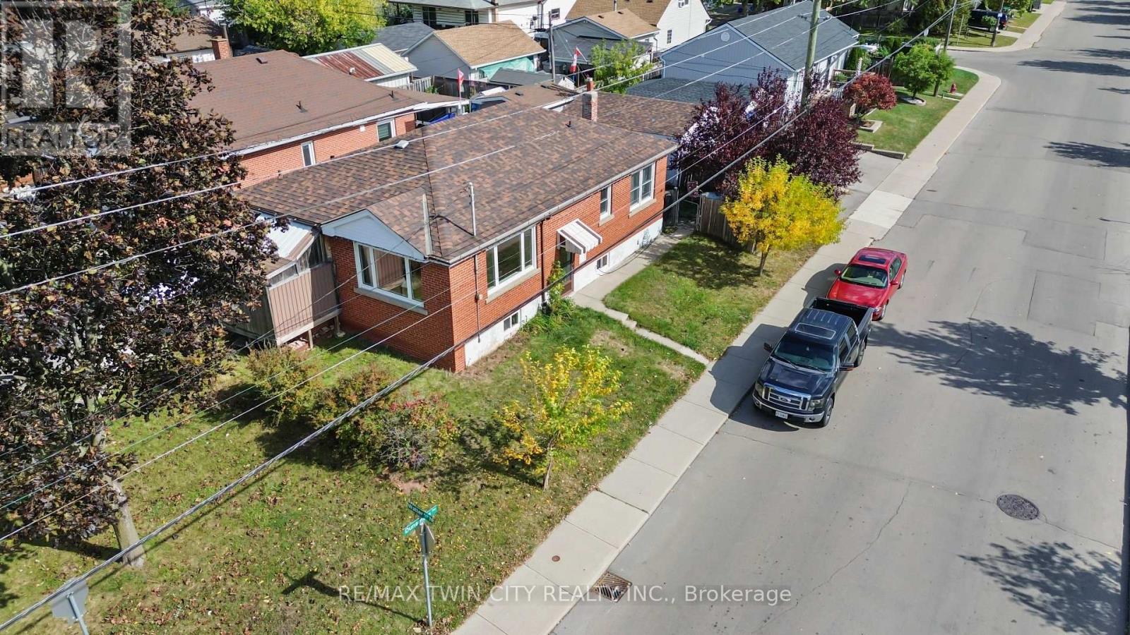 66 Walter Avenue N Property Photo 3