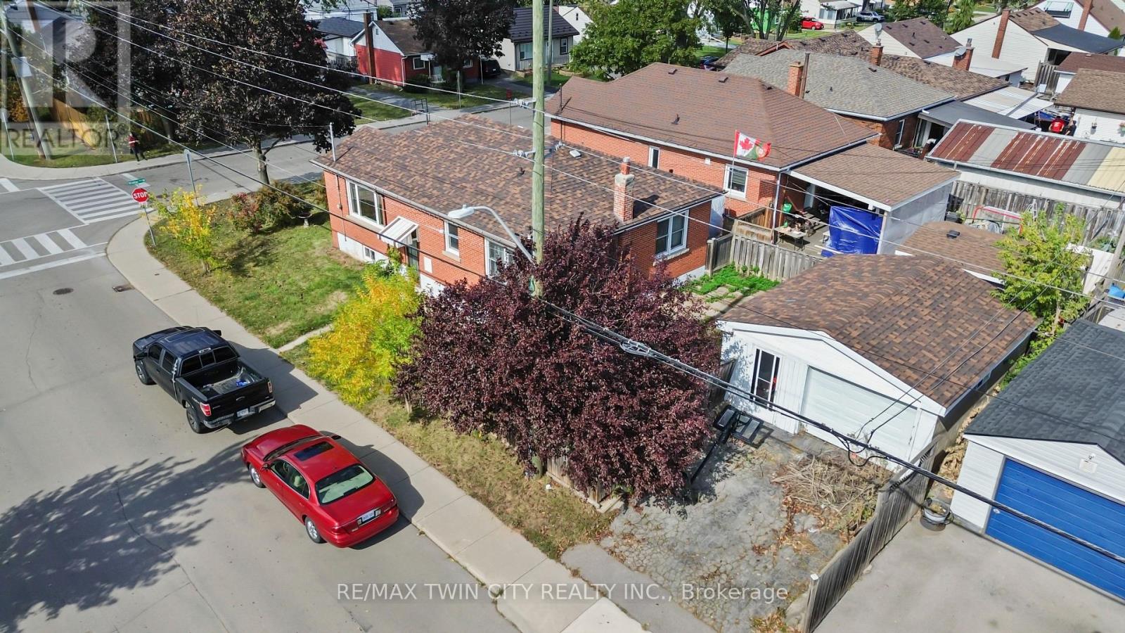 66 Walter Avenue N Property Photo 4