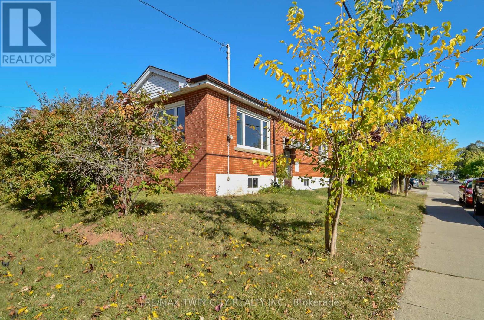 66 Walter Avenue N Property Photo 11