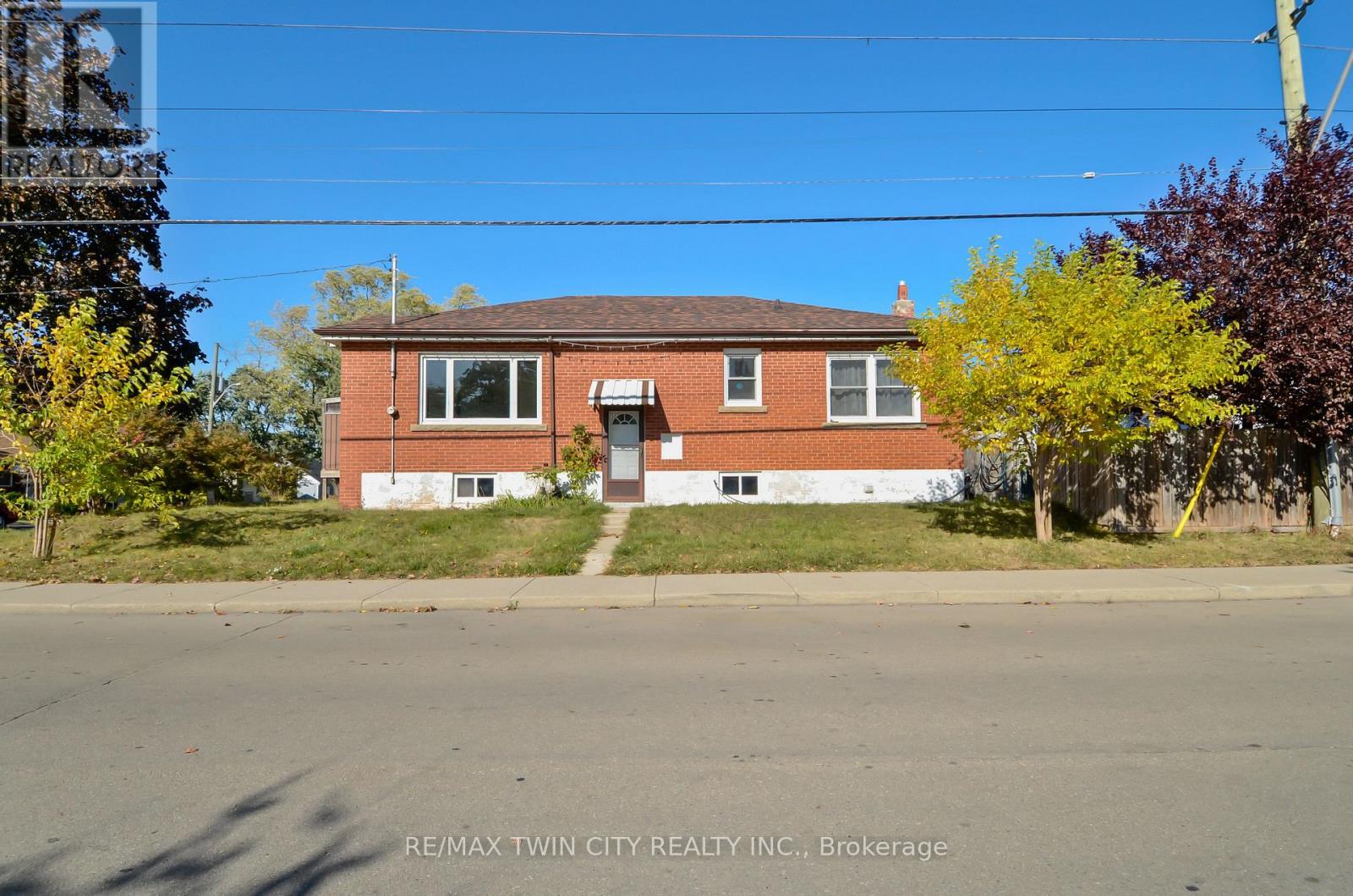 66 Walter Avenue N Property Photo 12