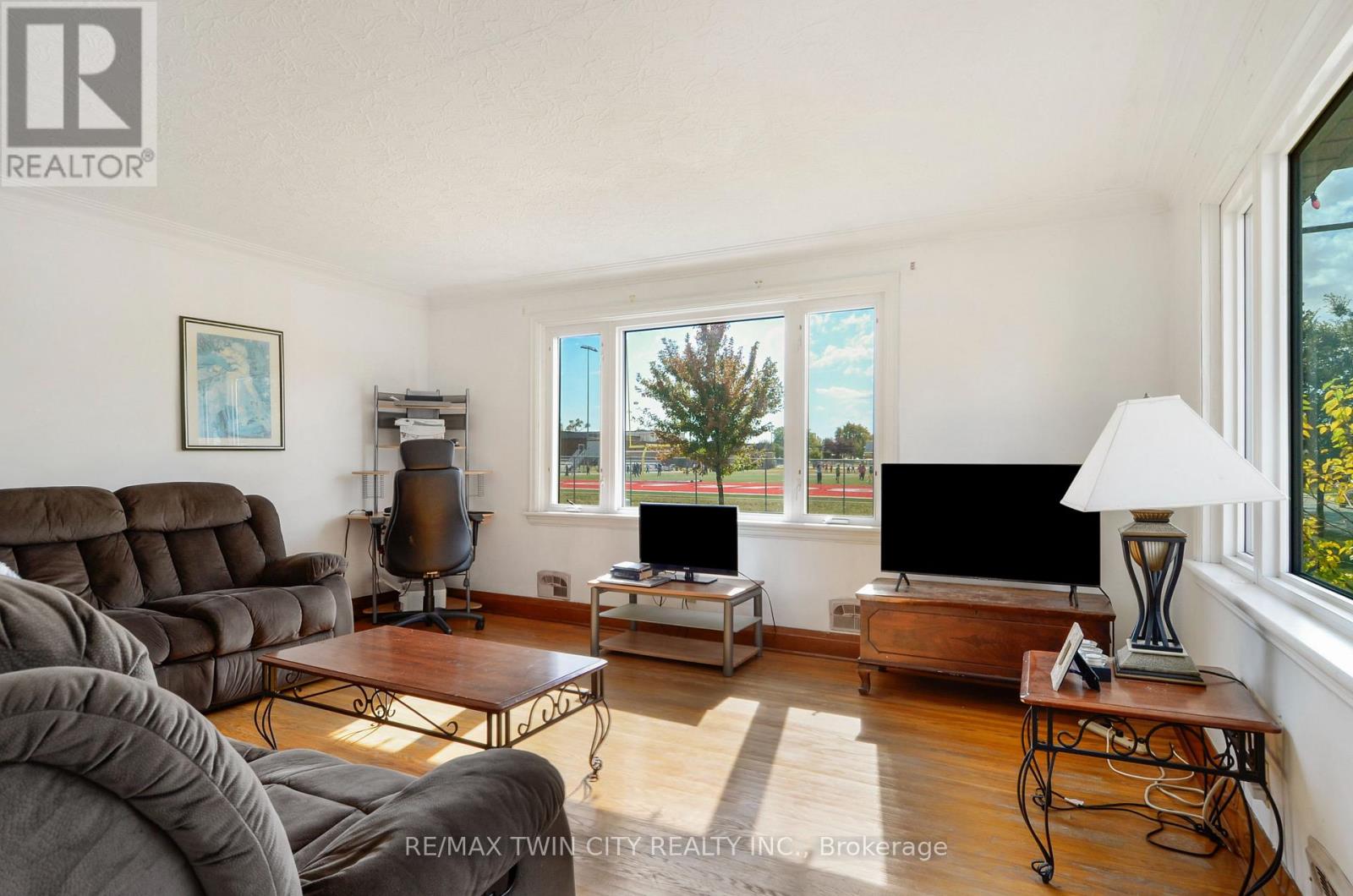 66 Walter Avenue N Property Photo 15