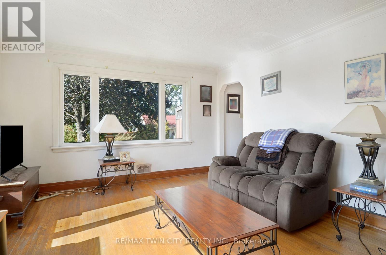 66 Walter Avenue N Property Photo 18