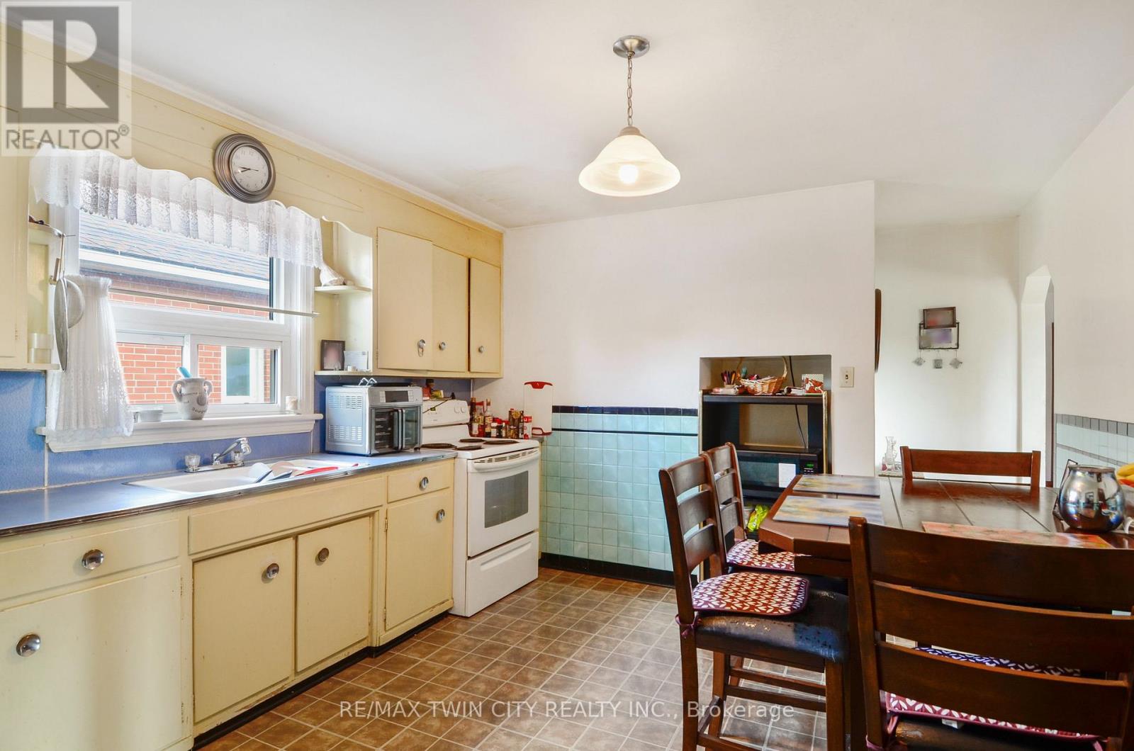 66 Walter Avenue N Property Photo 20