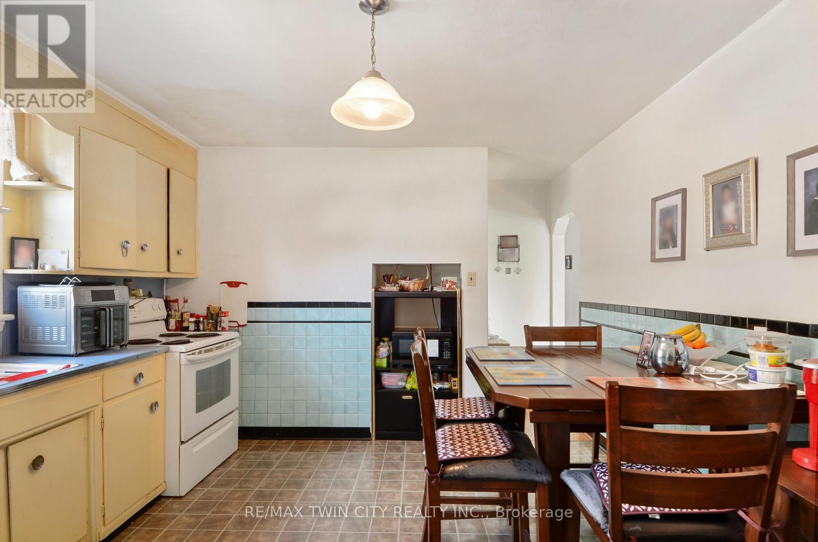 66 Walter Avenue N Property Photo 21
