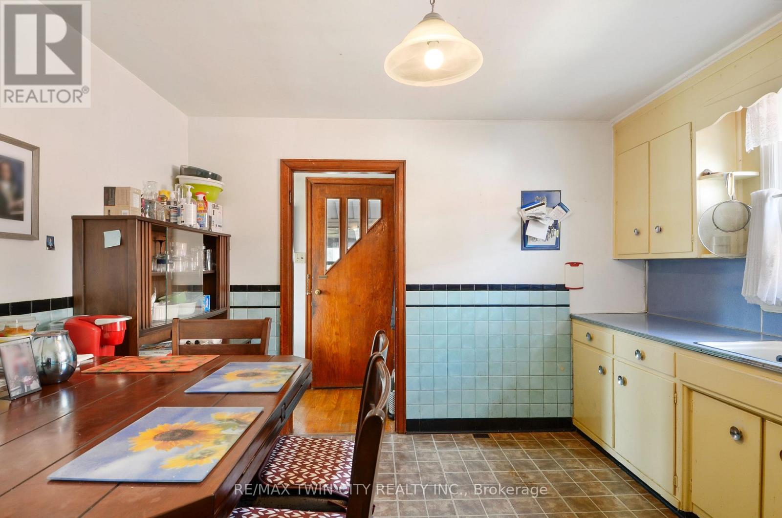 66 Walter Avenue N Property Photo 24
