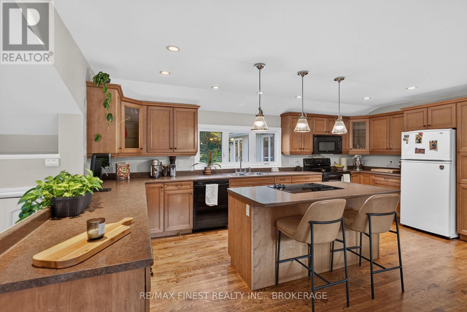 466 Mackenzie Road Property Photo 12