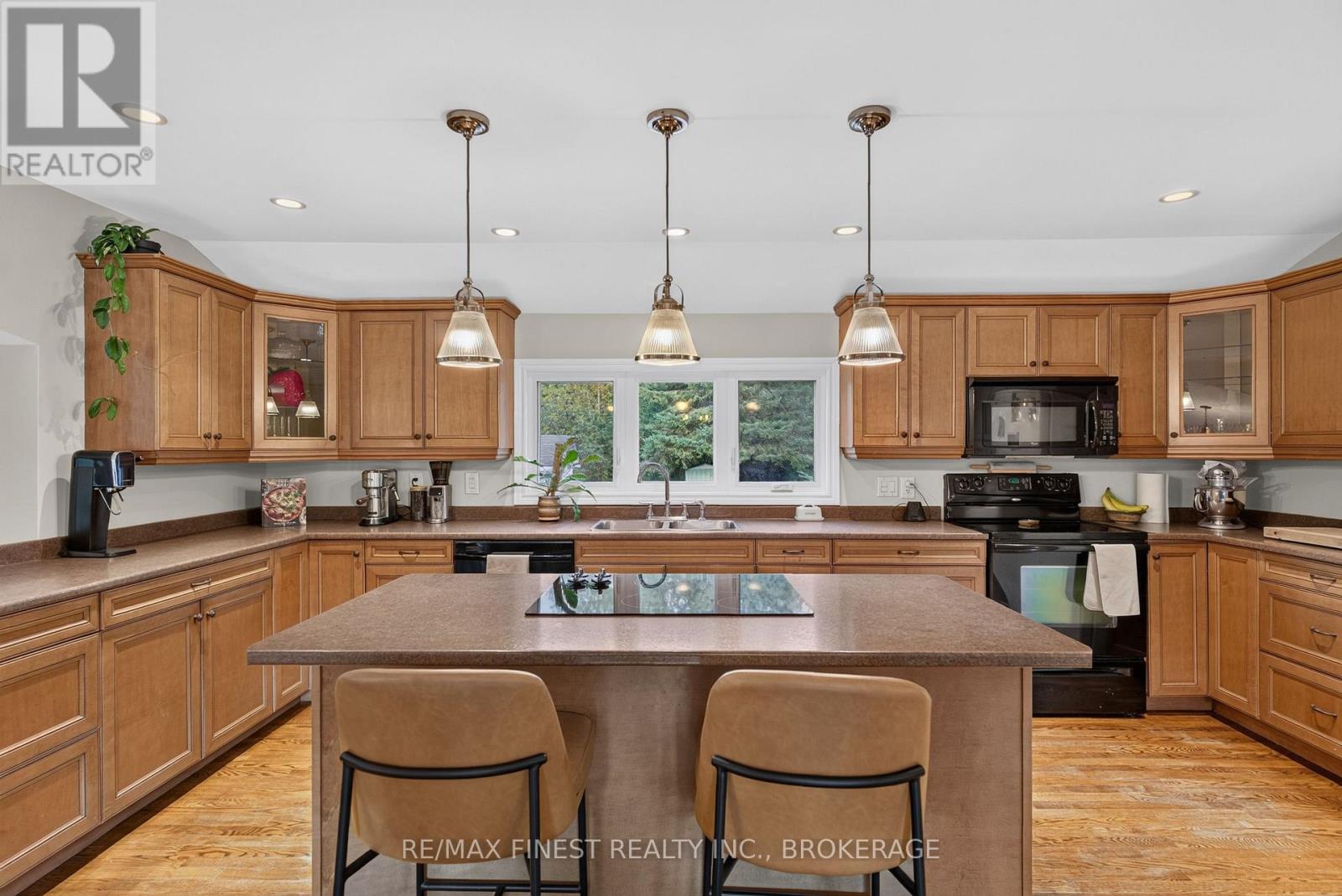466 Mackenzie Road Property Photo 13