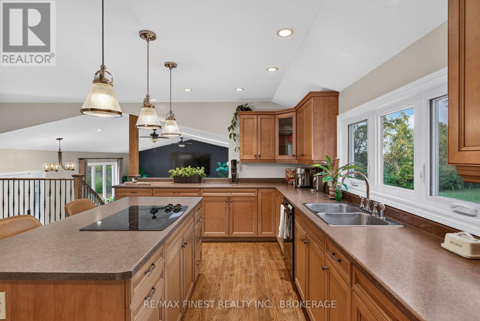 466 Mackenzie Road Property Photo 15
