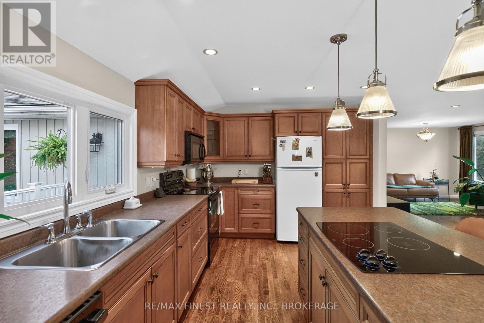 466 Mackenzie Road Property Photo 16
