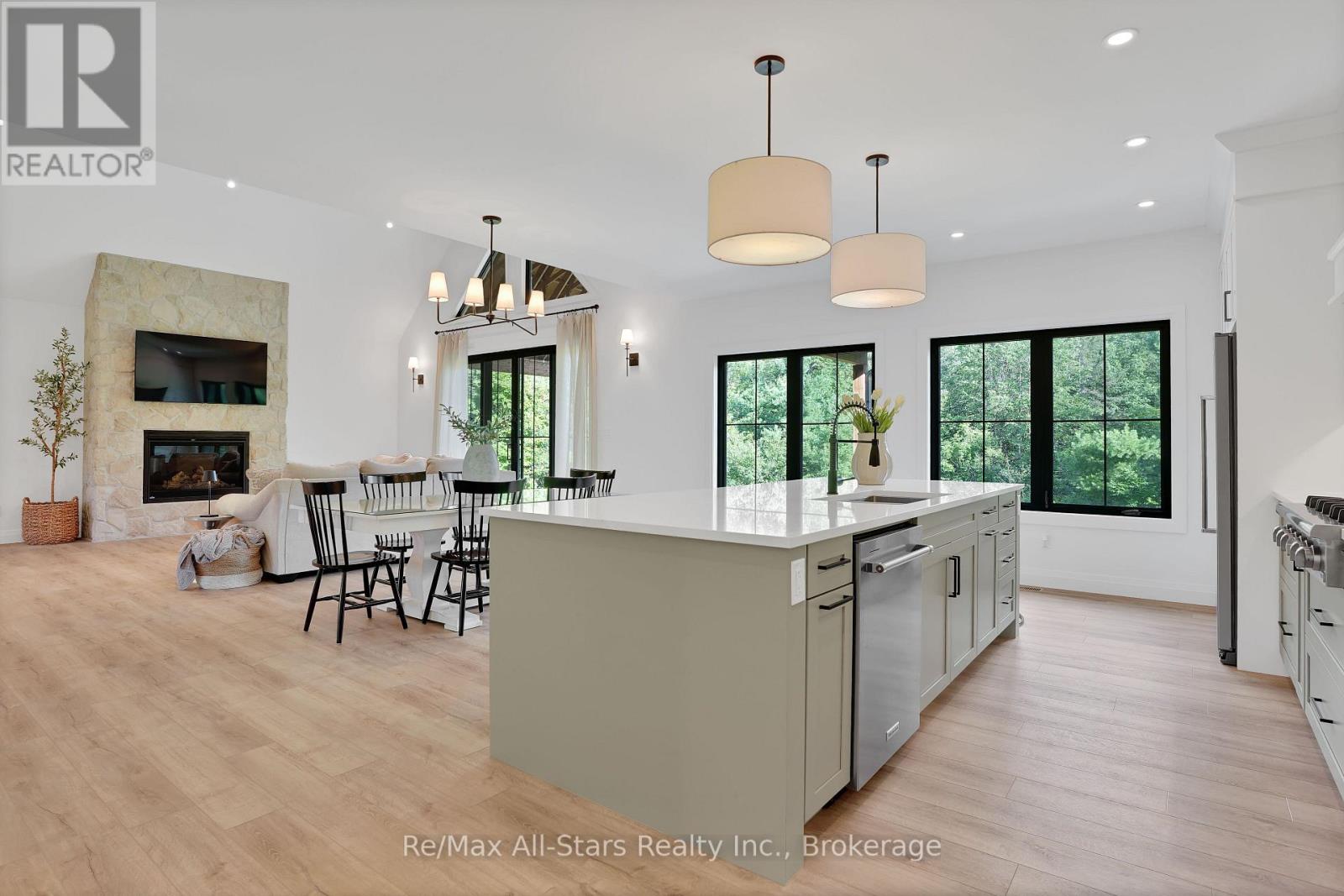 210 White Valley Road Property Photo 6