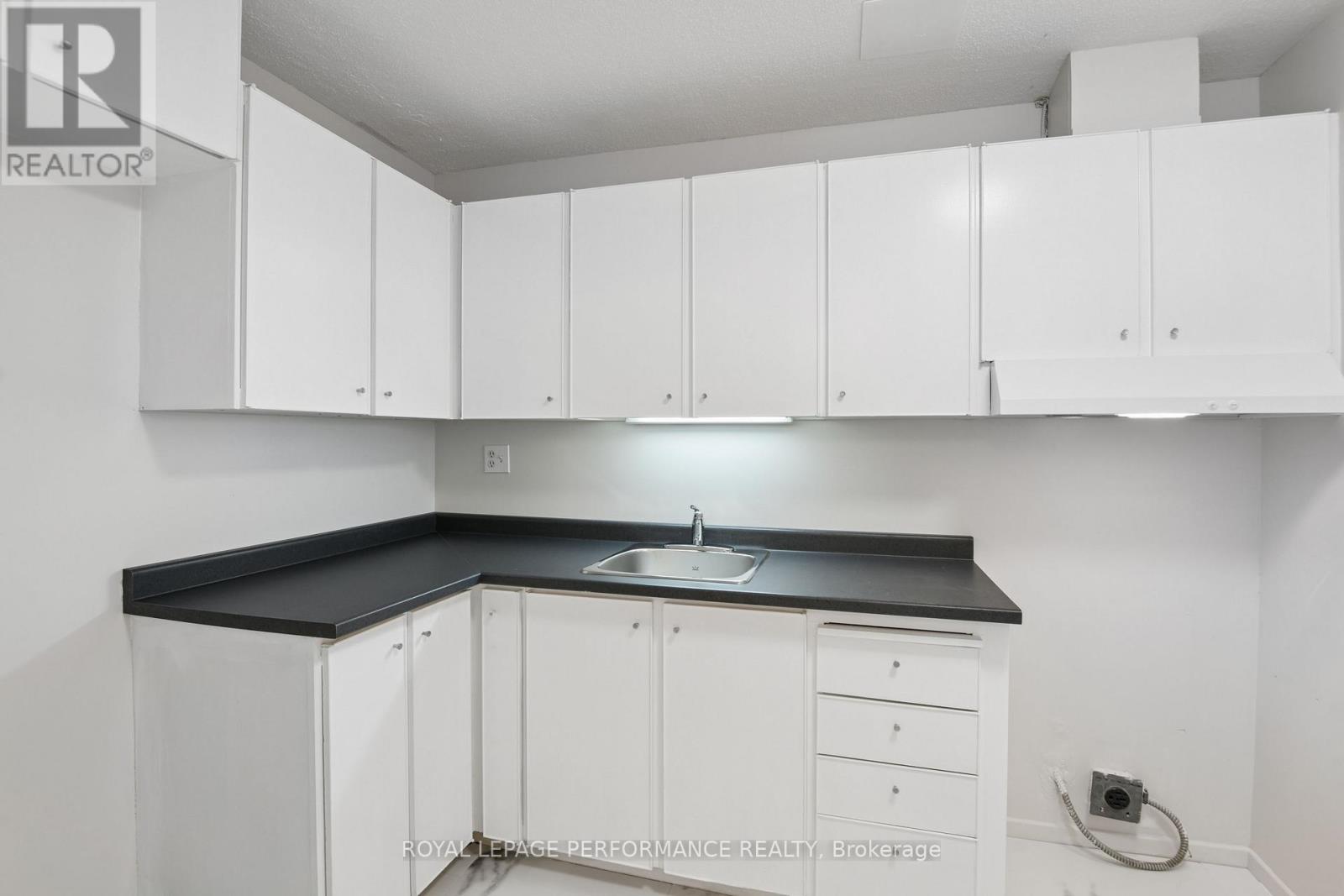 805 - 20 Chesterton Drive Property Photo 14