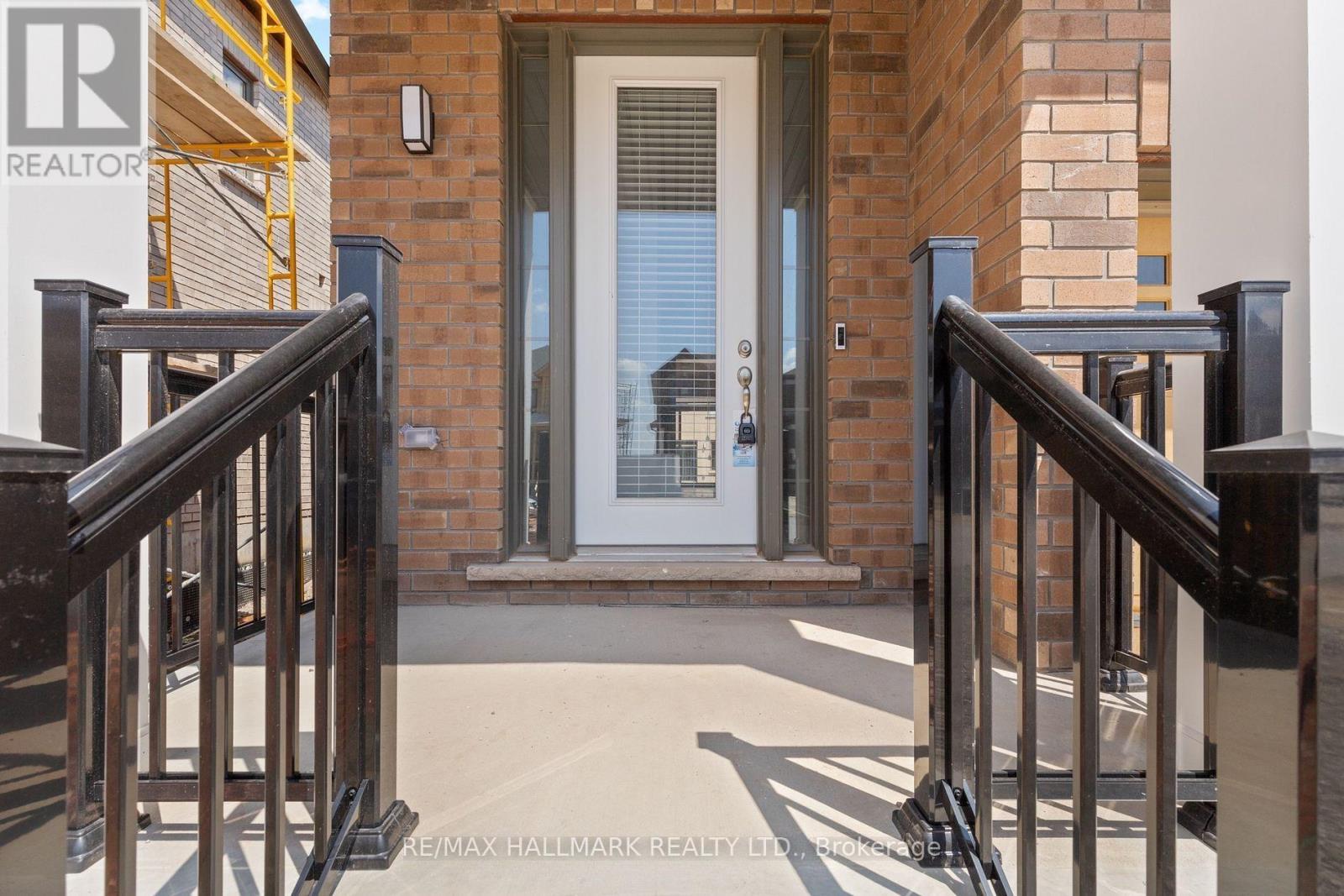 16 Crossmore Crescent Property Photo 2