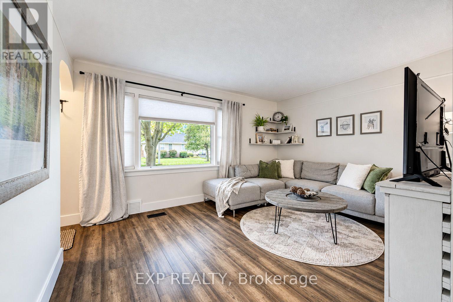 36 Crestwood Avenue Property Photo 4