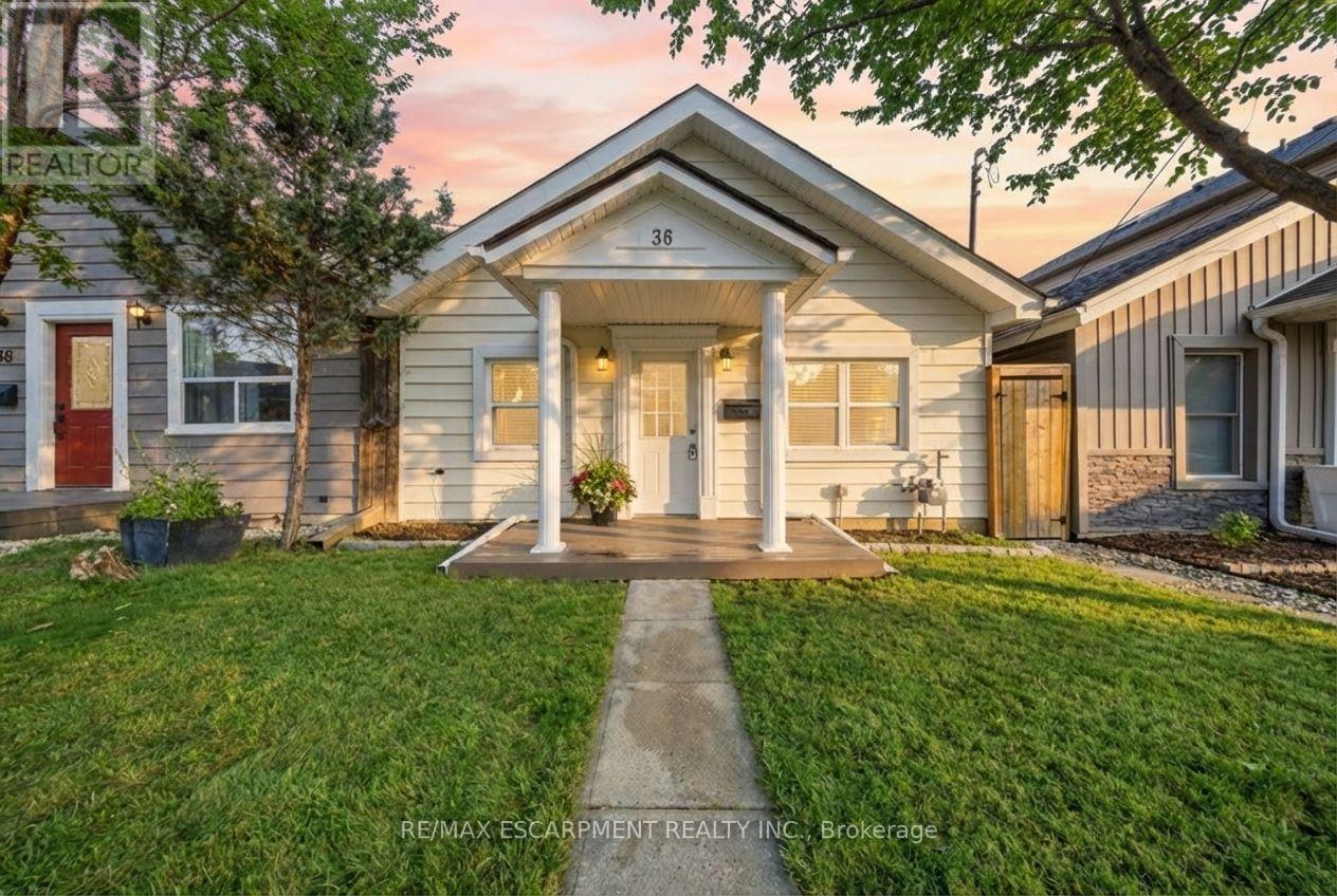 36 QUEENSDALE AVENUE W Property Photo 1