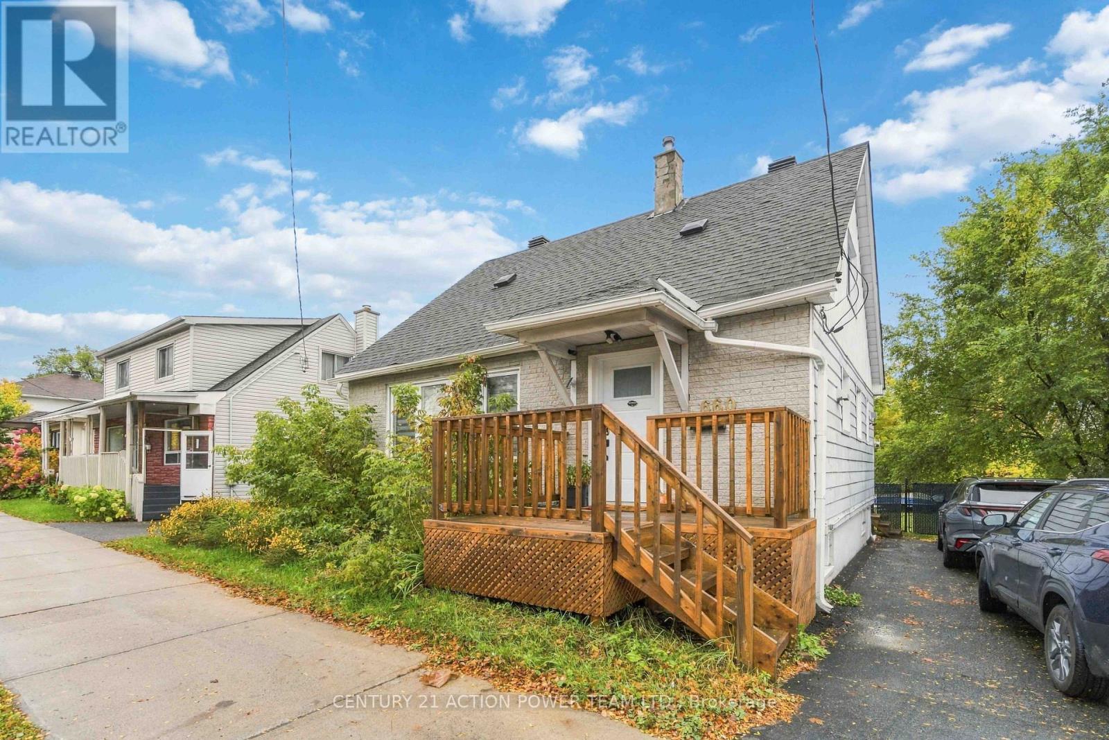 660 St Laurent Boulevard Property Photo 1