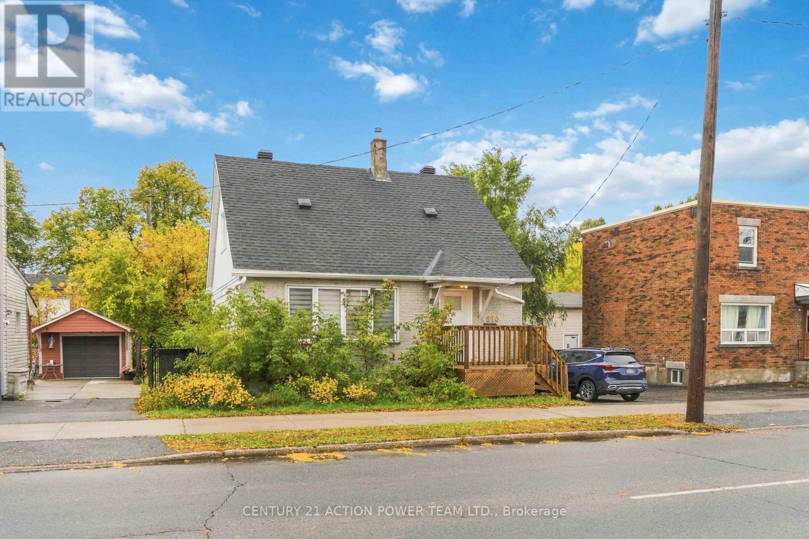 660 St Laurent Boulevard Property Photo 2