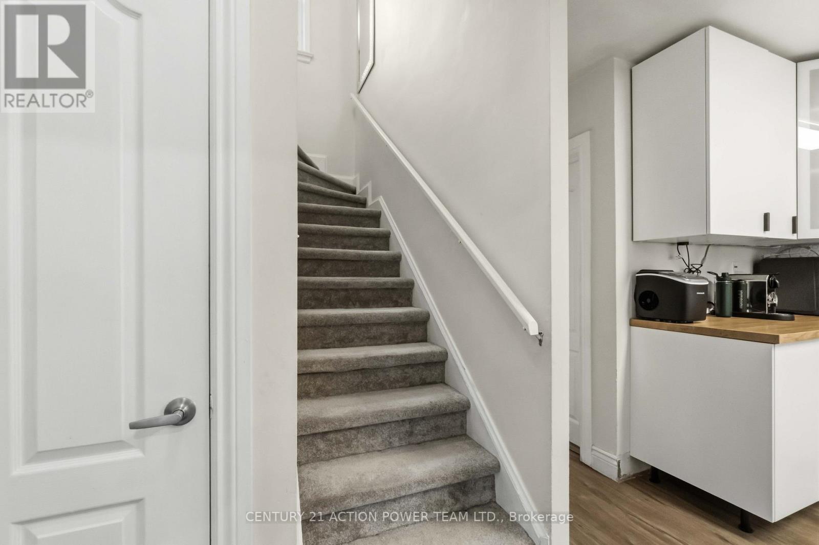 660 St Laurent Boulevard Property Photo 10