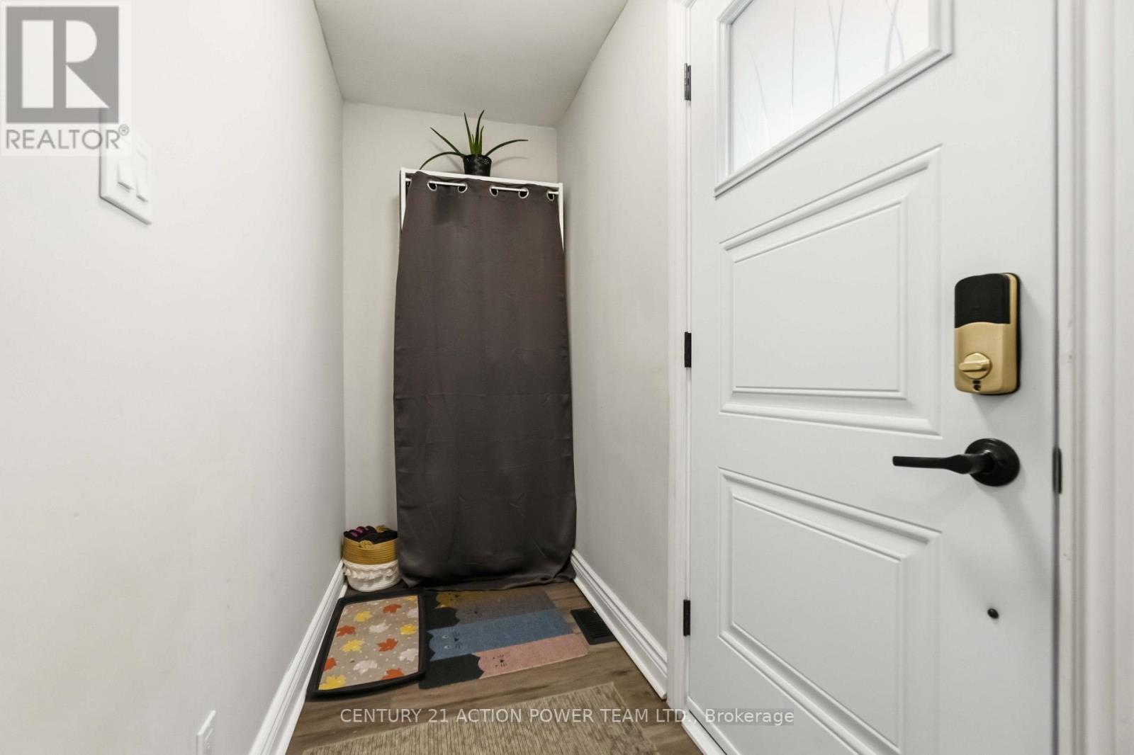 660 St Laurent Boulevard Property Photo 15