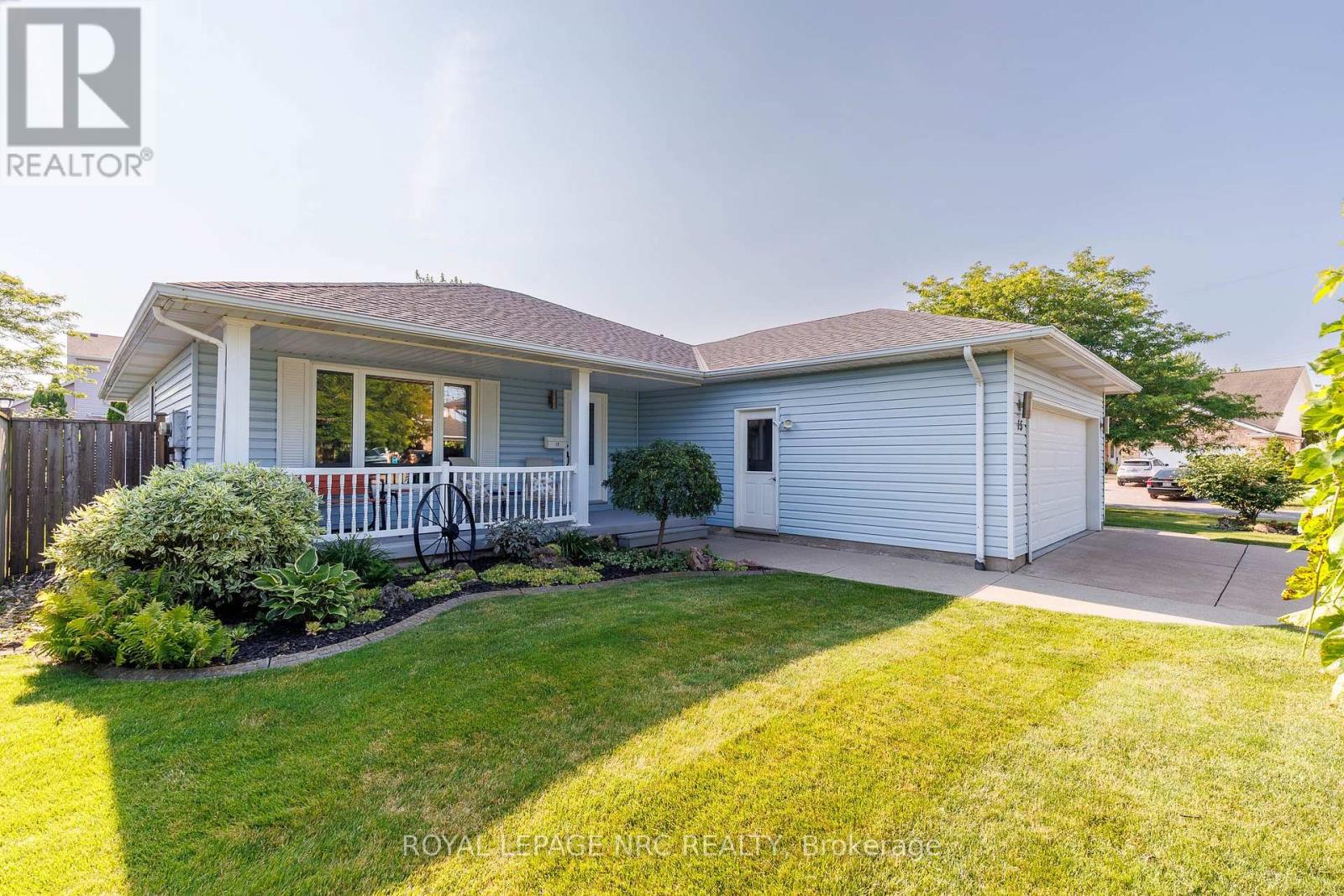 15 FOXHILL CRESCENT Property Photo 1