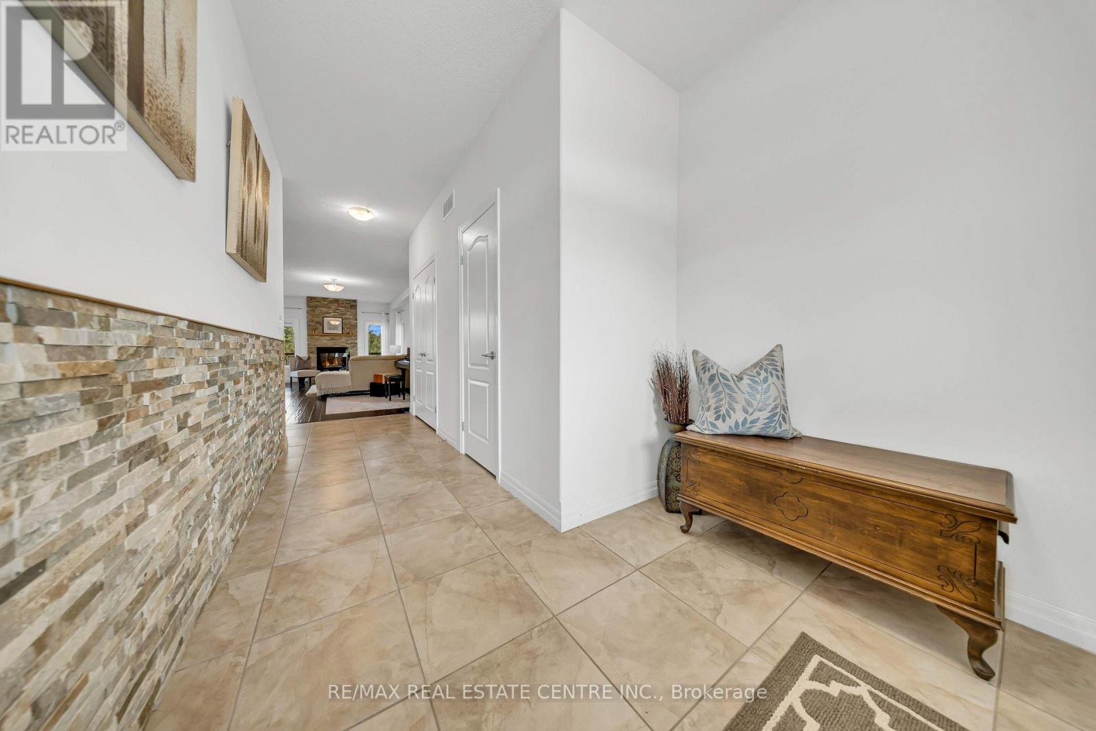 365 Woodbine Avenue Property Photo 6