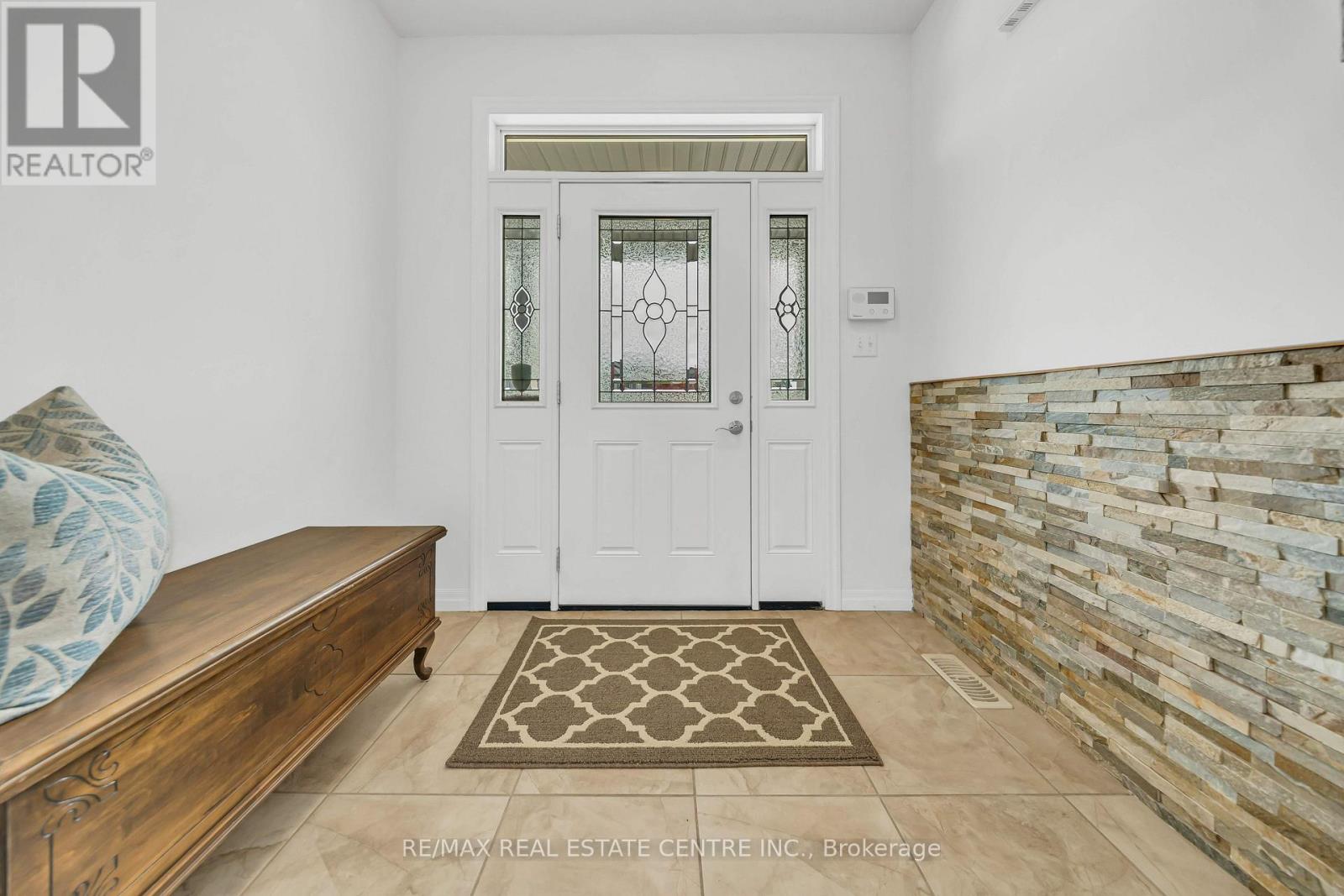365 Woodbine Avenue Property Photo 7