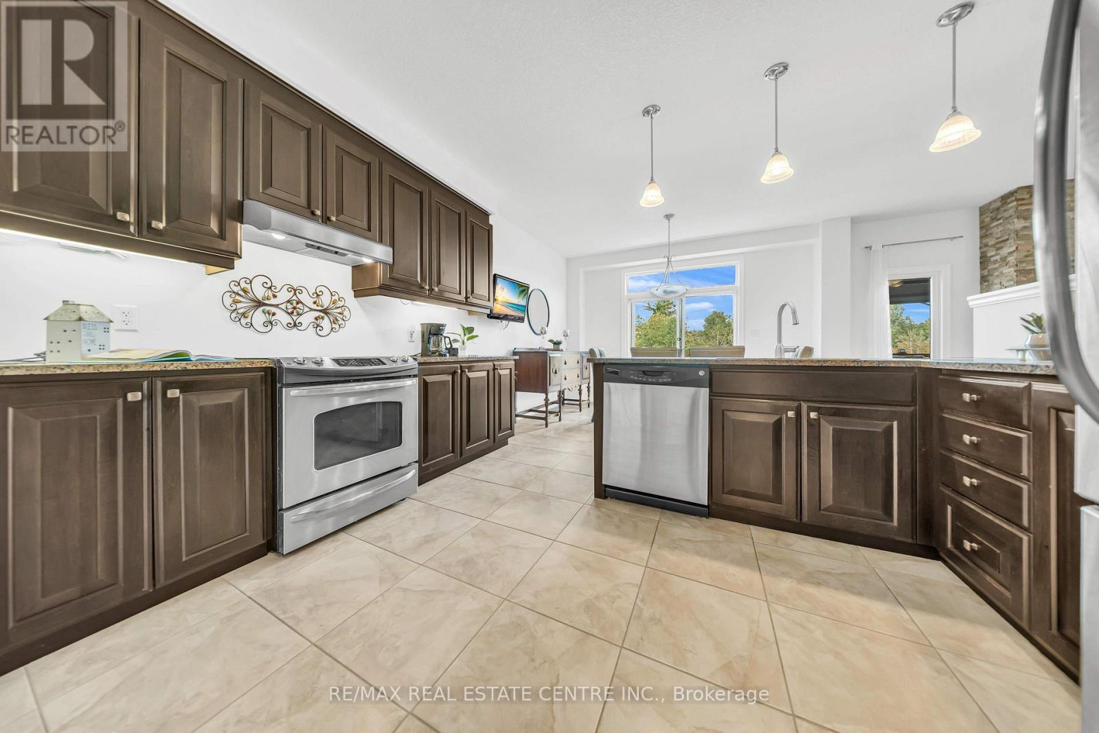 365 Woodbine Avenue Property Photo 12
