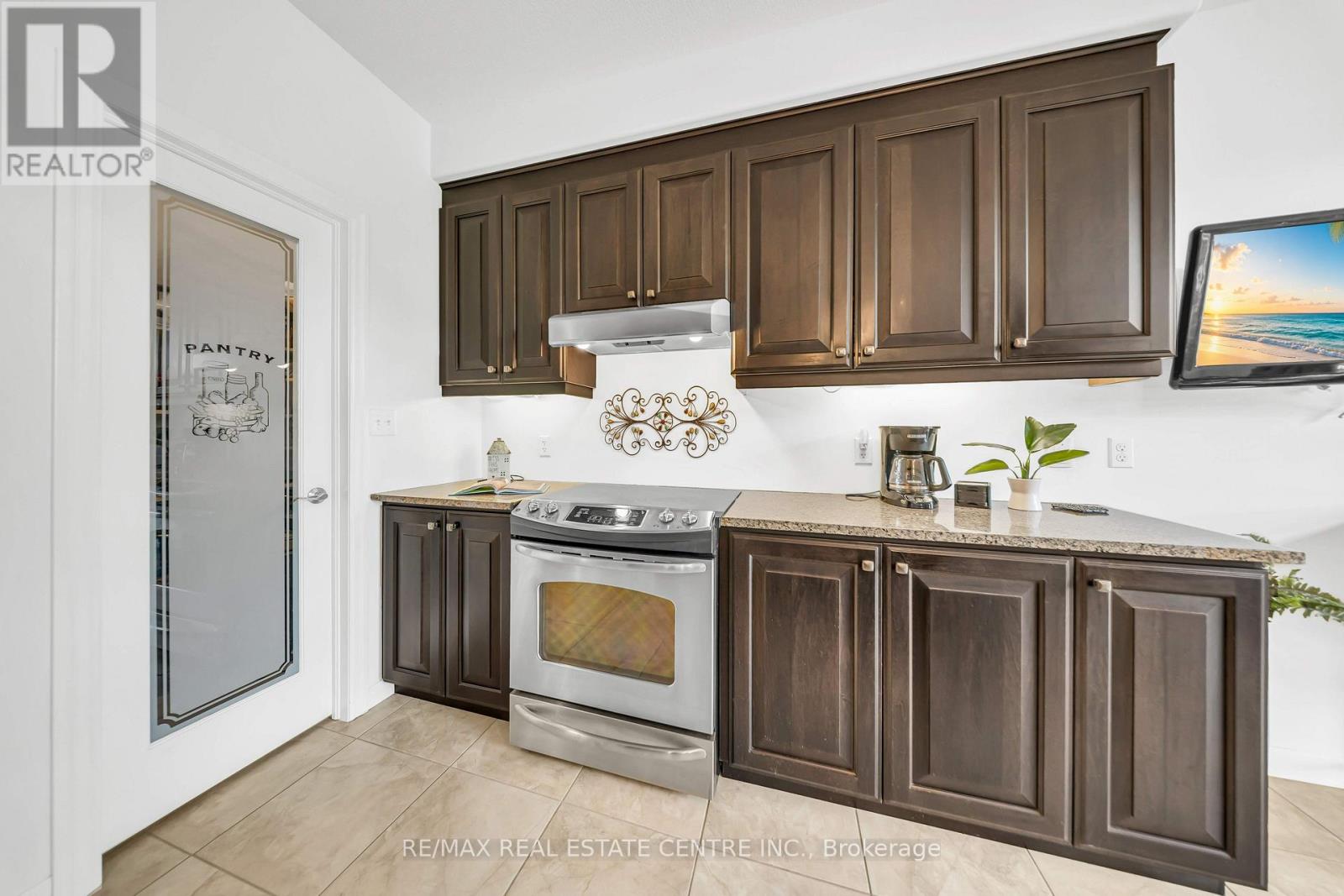 365 Woodbine Avenue Property Photo 13