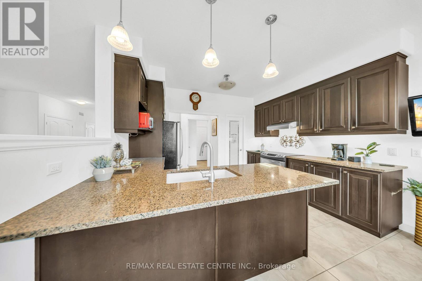 365 Woodbine Avenue Property Photo 15