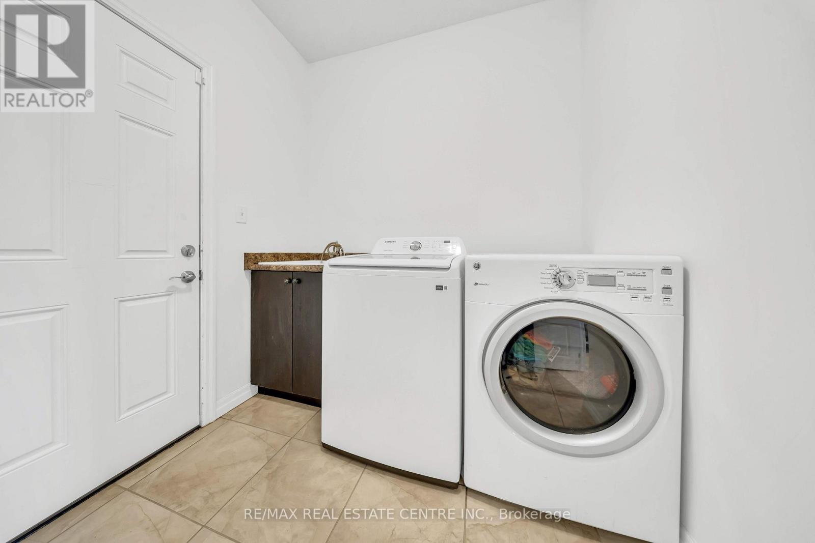 365 Woodbine Avenue Property Photo 18