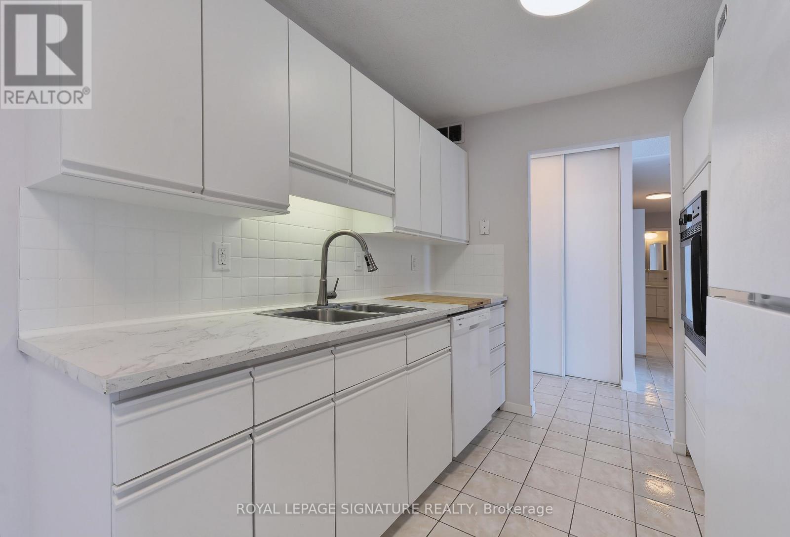607 - 19 Woodlawn Road E Property Photo 9