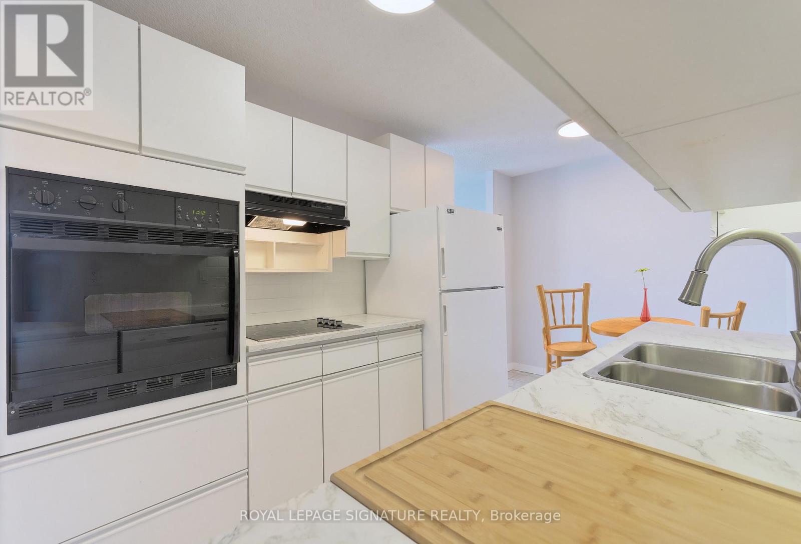 607 - 19 Woodlawn Road E Property Photo 10