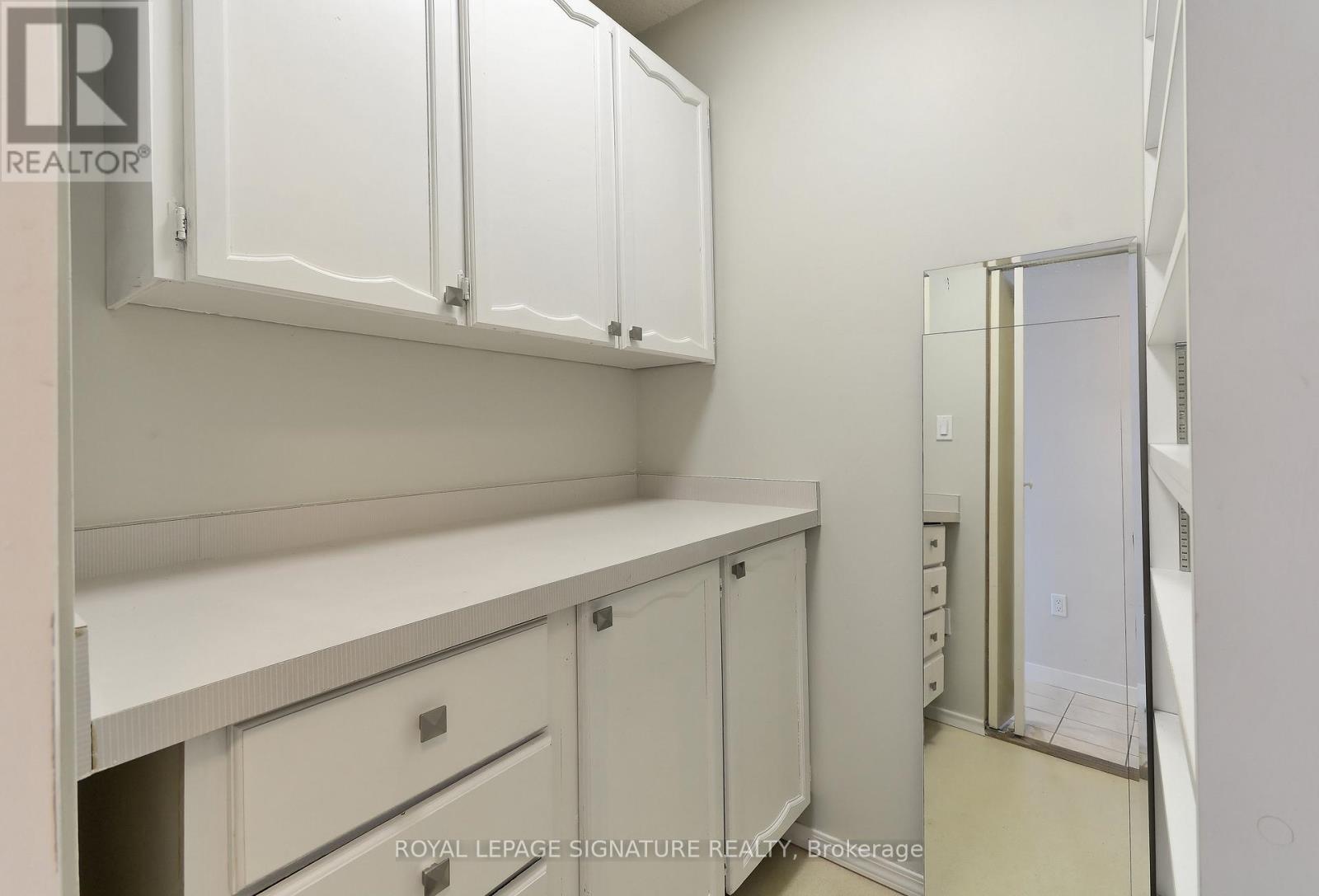 607 - 19 Woodlawn Road E Property Photo 18