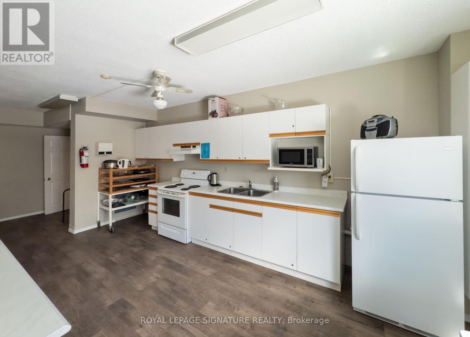 607 - 19 Woodlawn Road E Property Photo 24