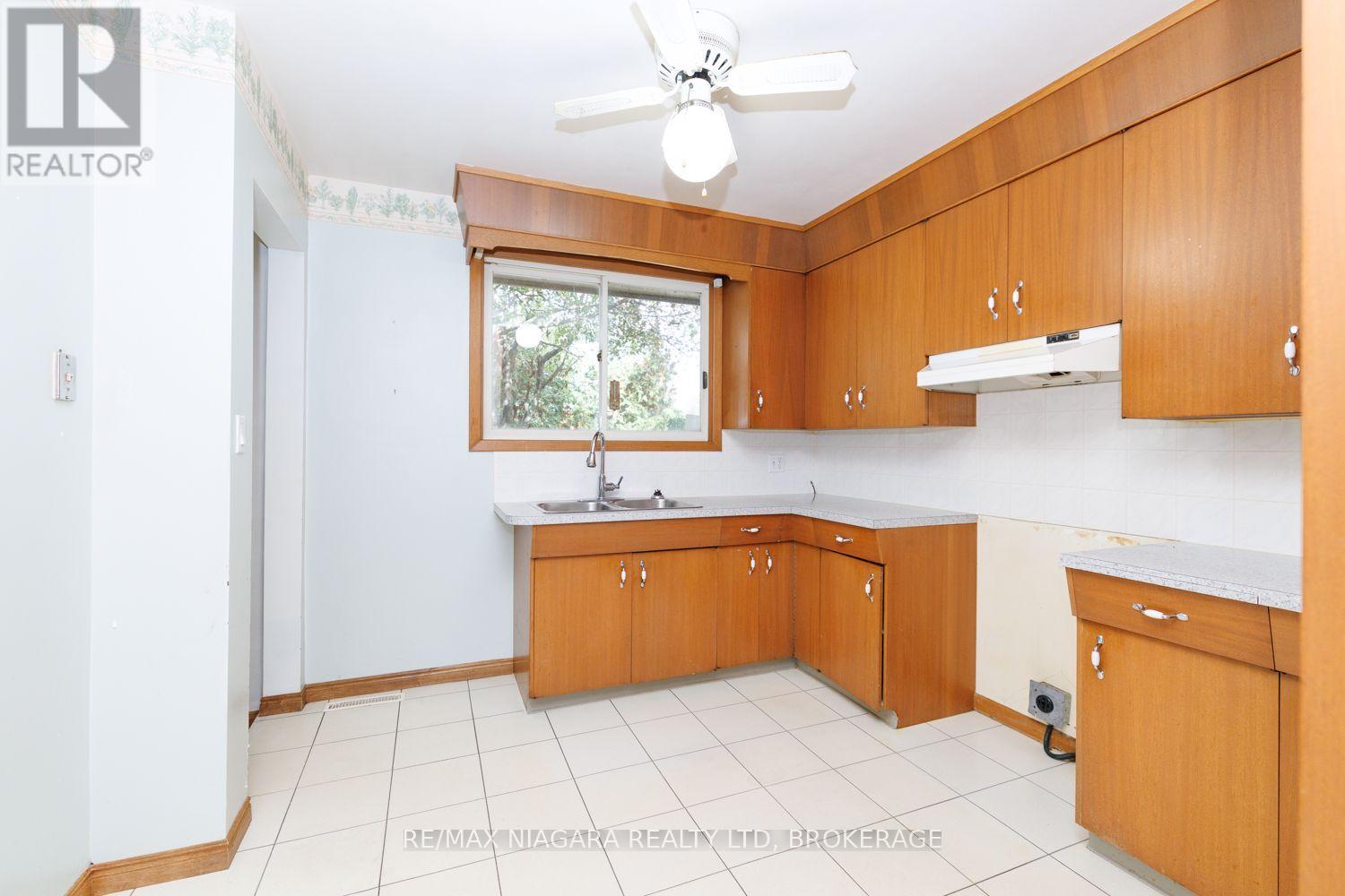 4344 Pettit Avenue Property Photo 5