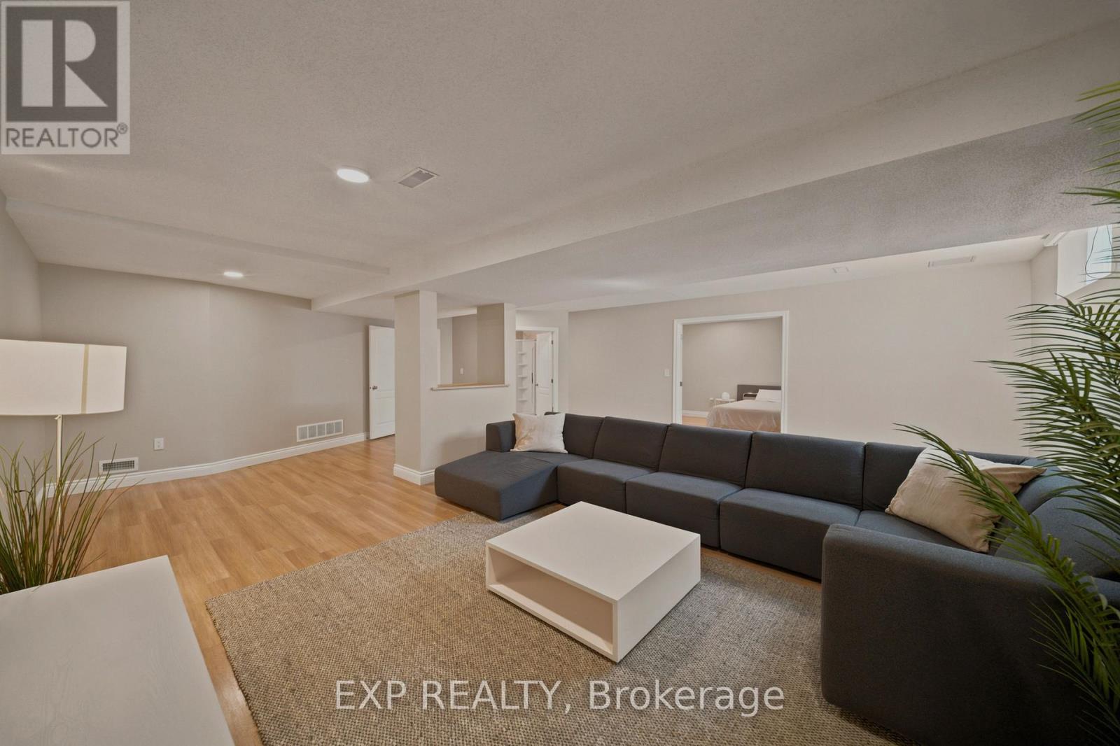 16 Bridlegate Place Property Photo 36