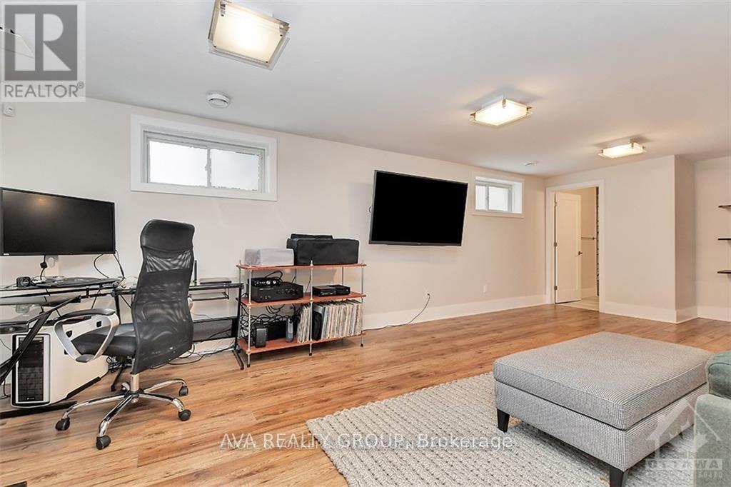 230 Carleton Street Property Photo 14