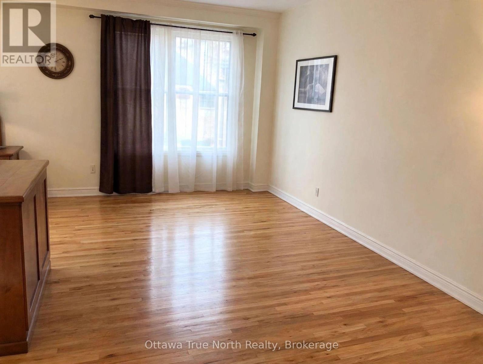 437 Celtic Ridge Crescent Property Photo 2