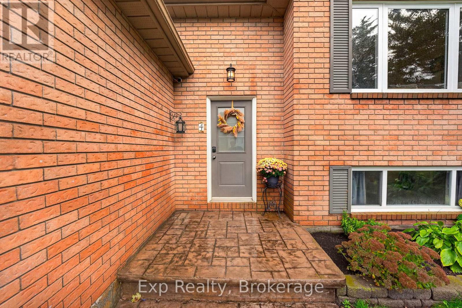 4 Harbourview Crescent Property Photo 3