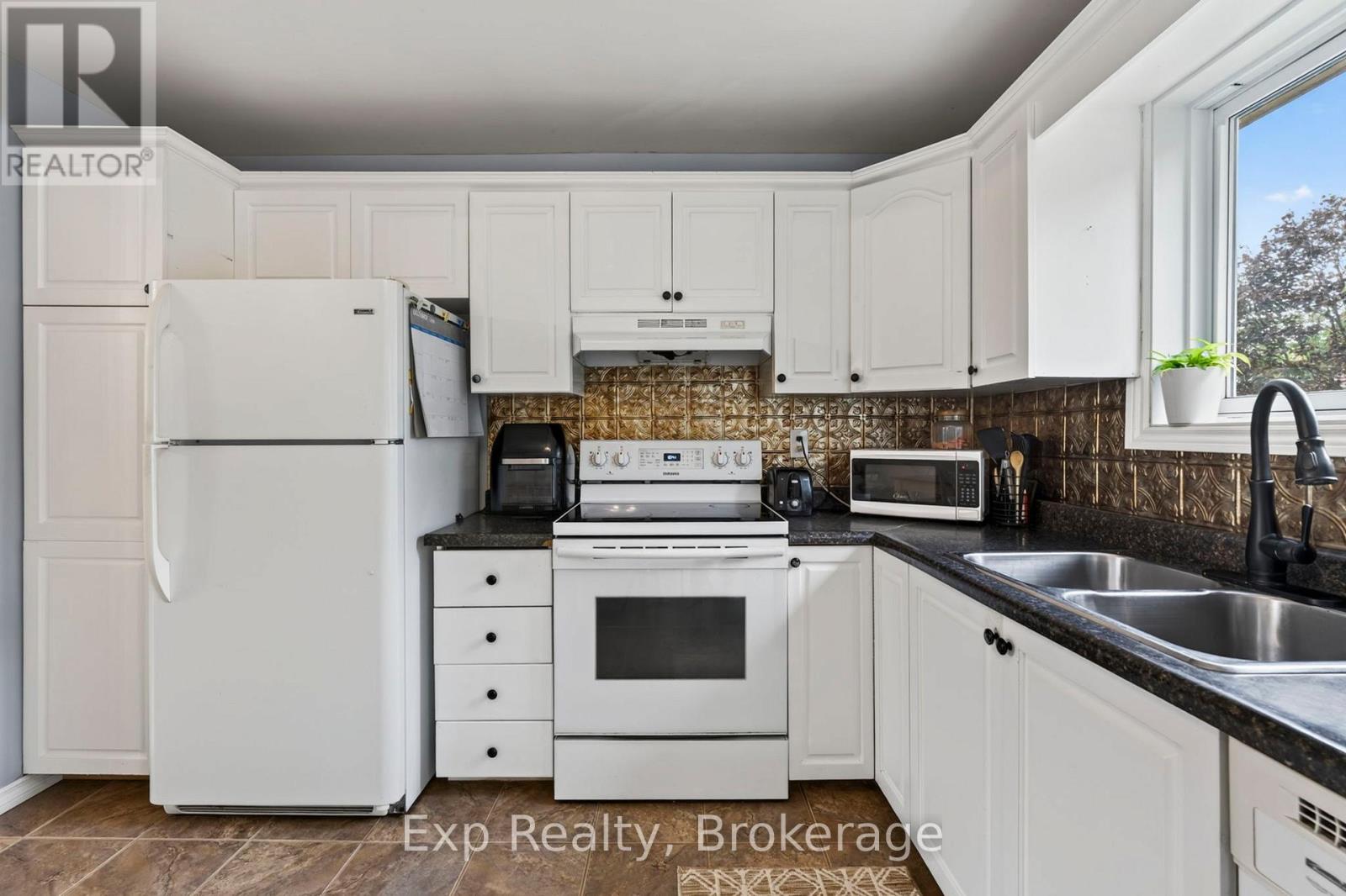 4 Harbourview Crescent Property Photo 8