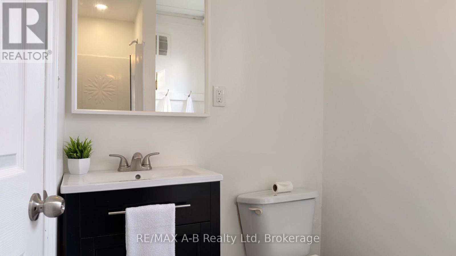 92 East Gore Street Property Photo 17