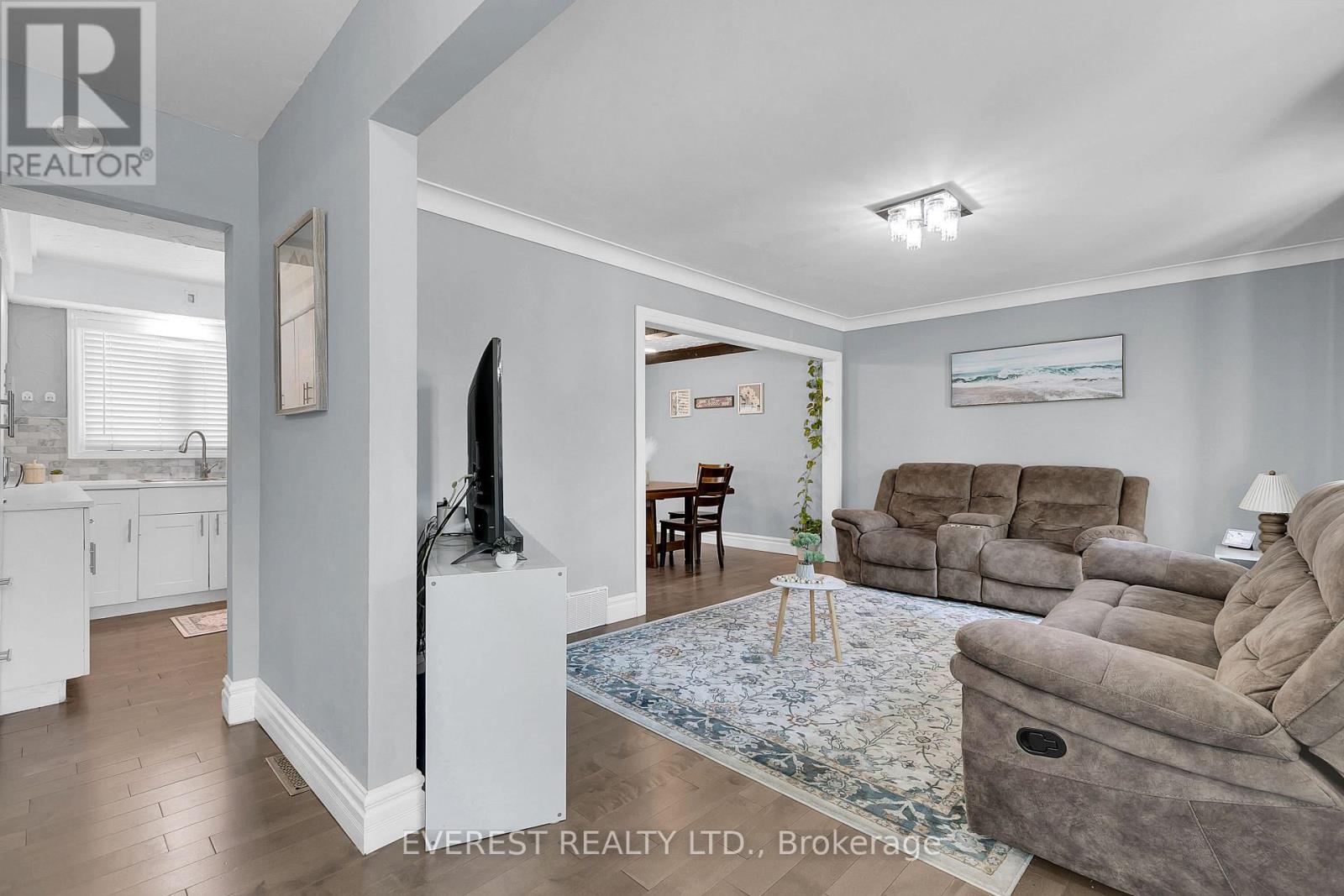 3992 Longfellow Avenue Property Photo 4