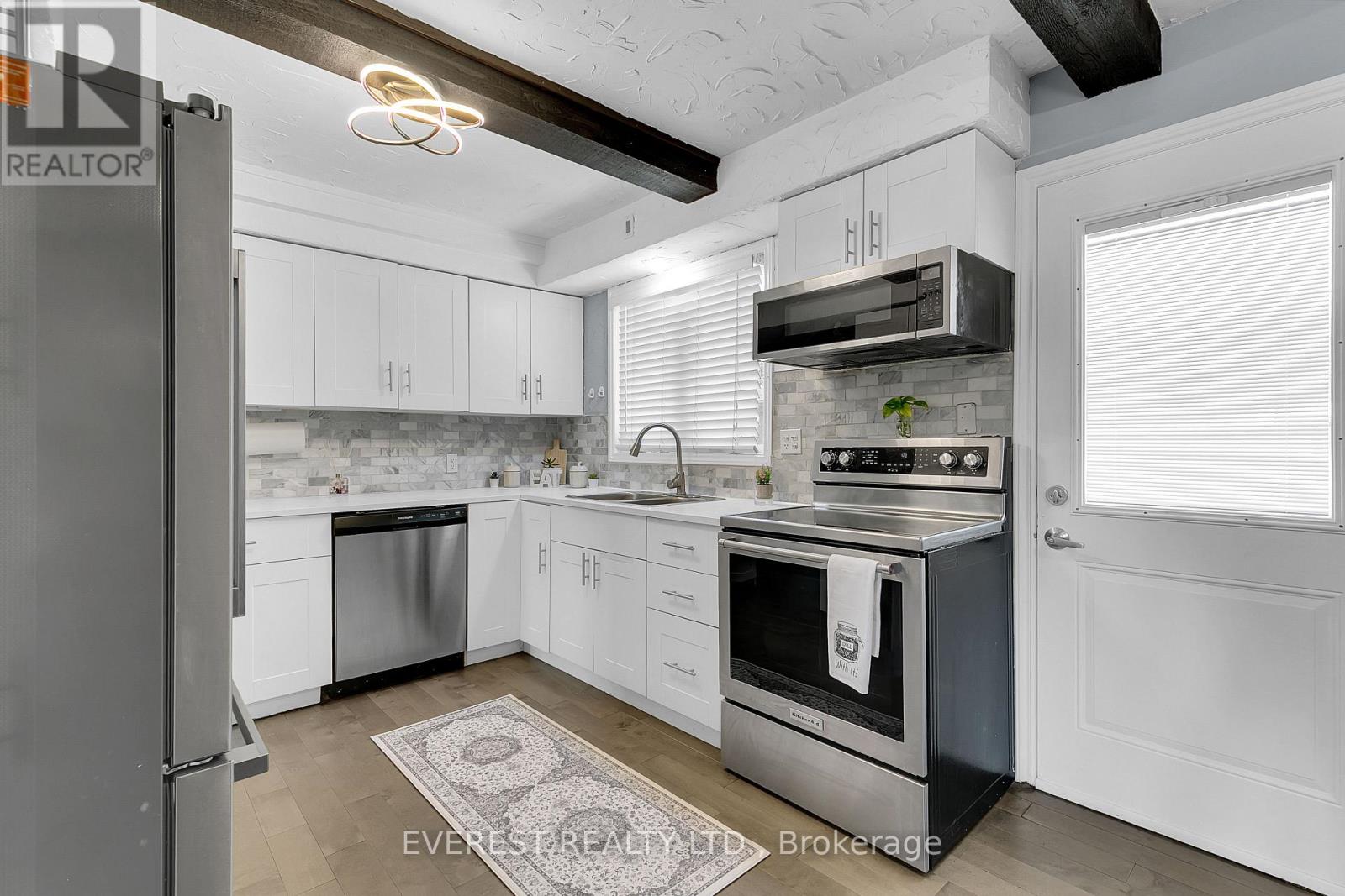 3992 Longfellow Avenue Property Photo 12