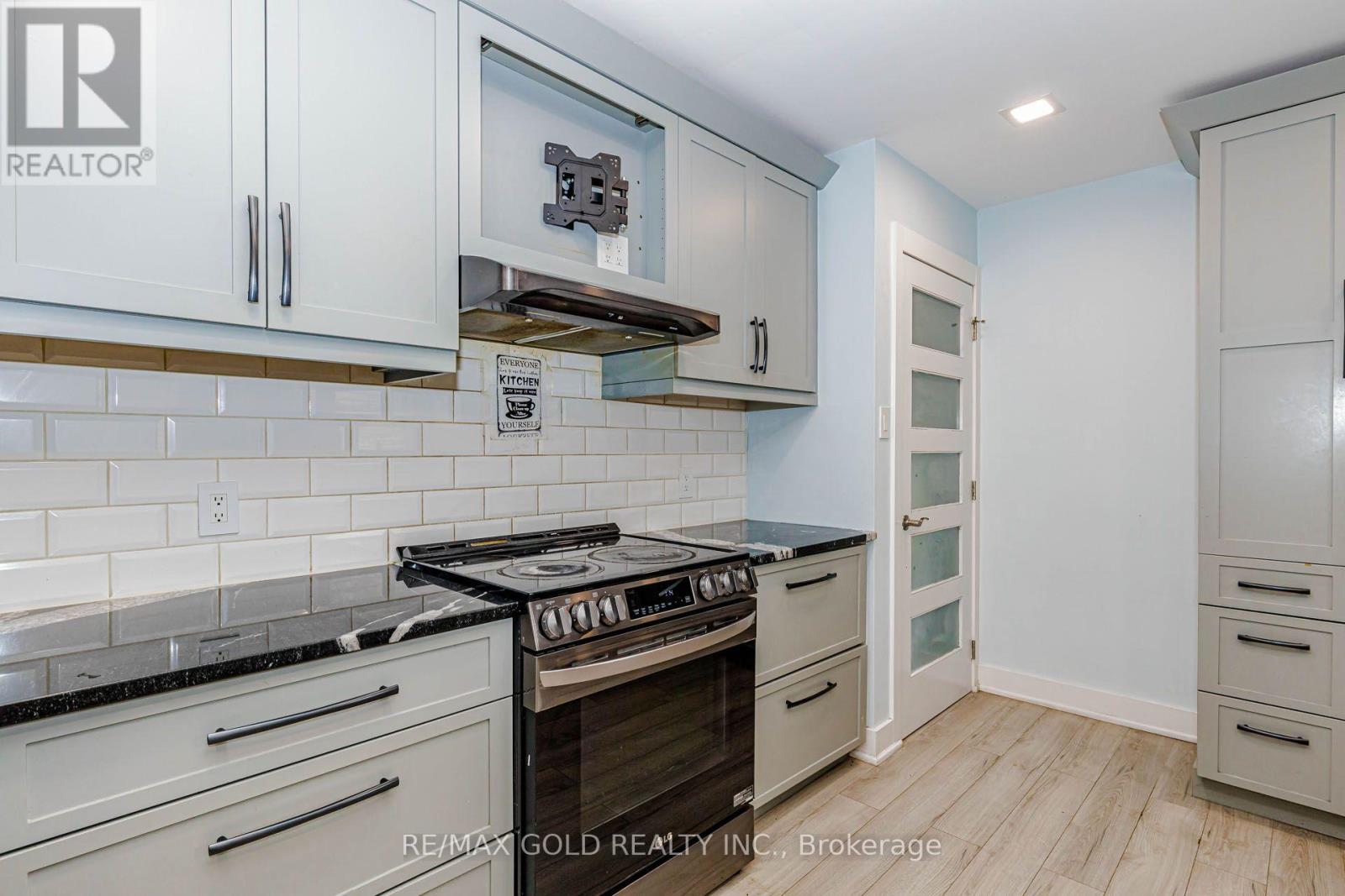 49 Kenneth Avenue Property Photo 13