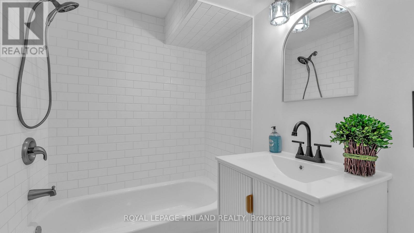205 Erie Street Property Photo 23